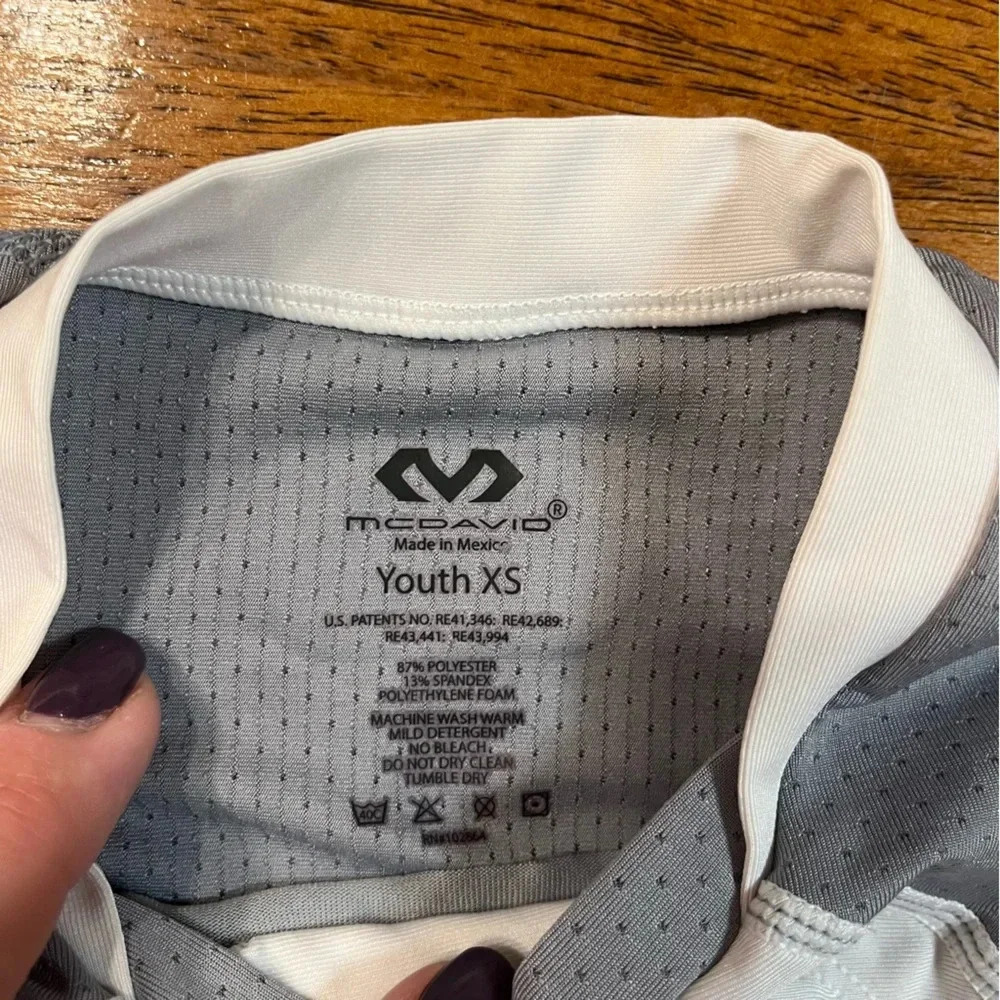 McDavid Youth Hex sternum padded tank white gray size XS - Picture 3 of 5